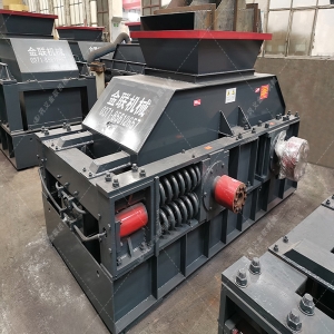 2PG1000*700連軸式對(duì)(duì)輥破碎機(jī)(jī)發(fā)(fā)貨圖片_玄武巖制砂_發(fā)(fā)往廣東湛江